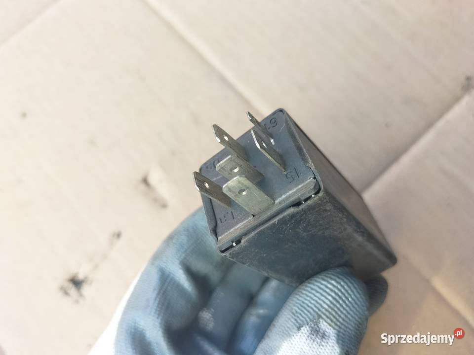 PRZEKAŹNIK 310 893919082A 12V osobowe Kamień-Kolonia