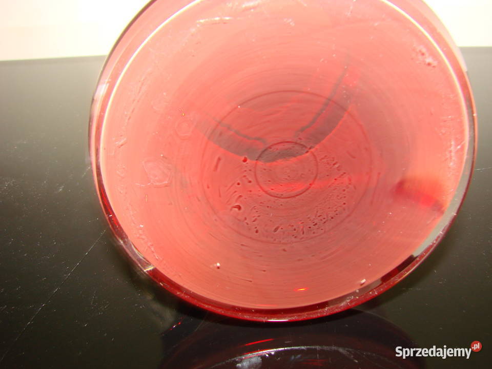 czerwony szklany kufel Pruszcz Gdański