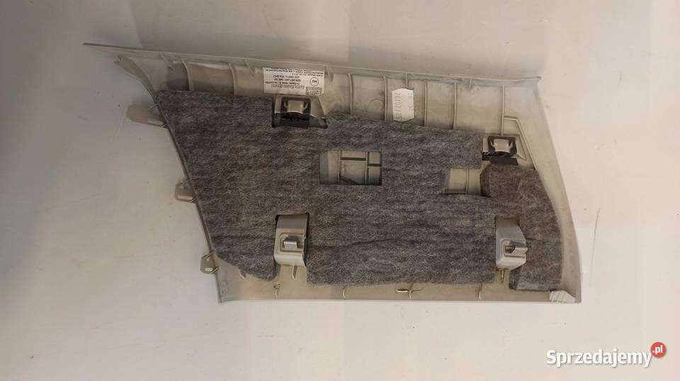 TAPICERKA SŁUPKA PRAWA OCTAVIA III 5E9867246 osobowe