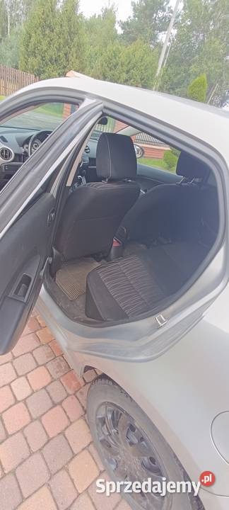 Mazda 2 14 Diesel stan klima led Marzenin