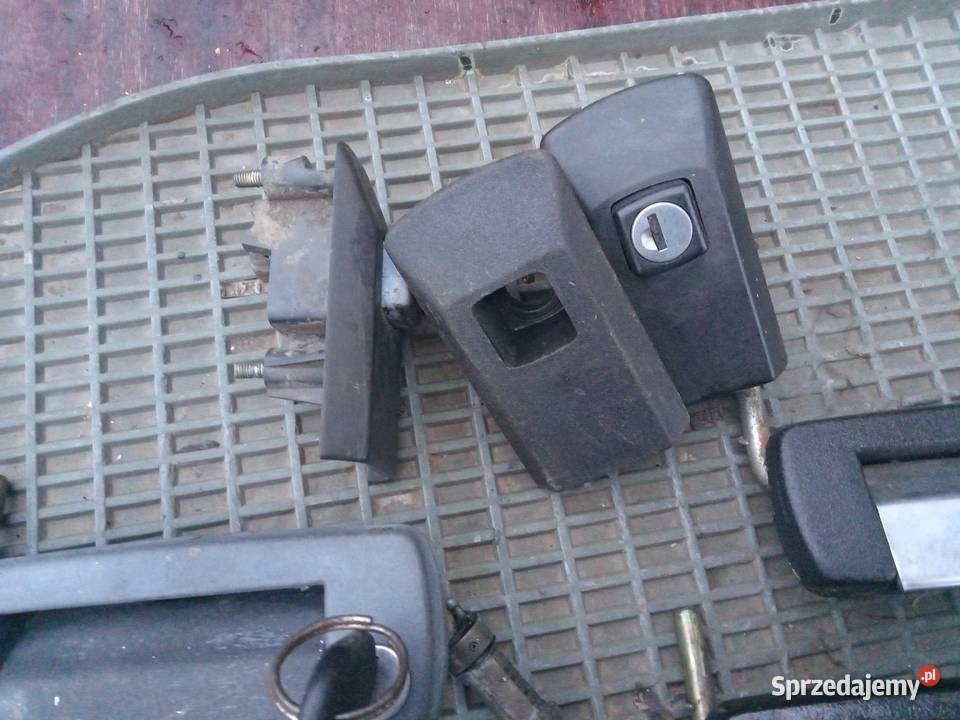 Fiat 126p klamki zewnetrzne zamek tyl korek wlew klamki Stalowa Wola sprzedam
