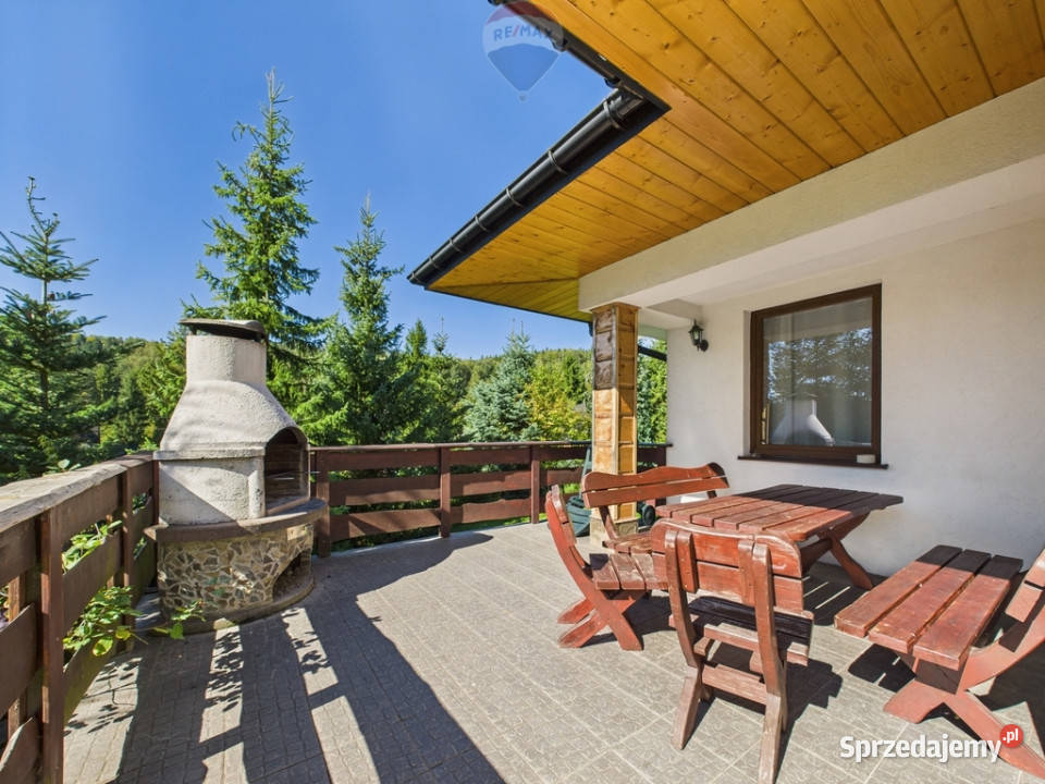 Dom wolnostojący z garażem Łopuszna