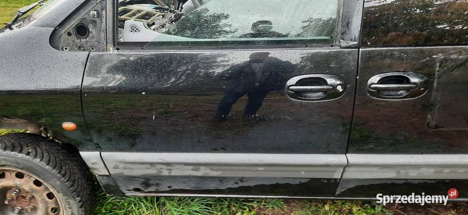 Drzwi lewy przód Chrysler Voyager 3 kolor czarny