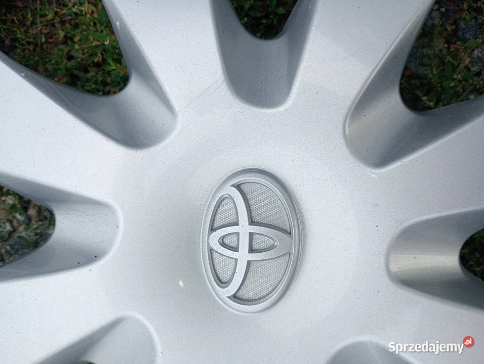 Dwa kołpaki 15 Toyota orginał używane plus dwa osobowe Wrocław