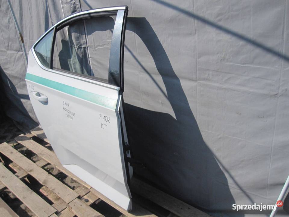 SKODA SUPERB III 17r drzwi prawe tył świętokrzyskie