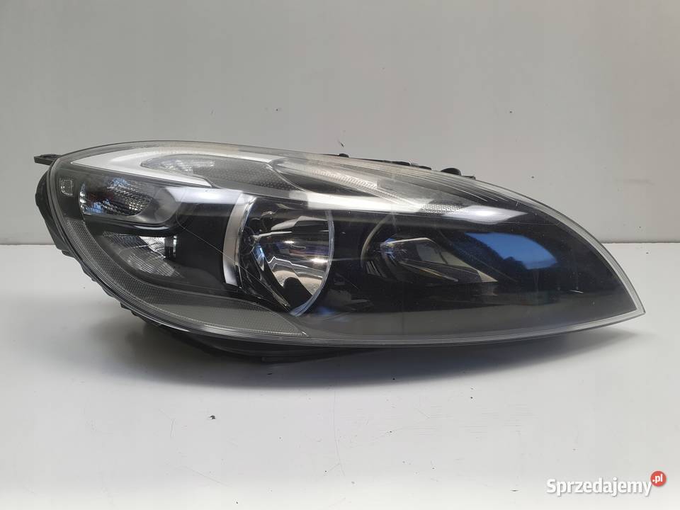VOLVO V40 II 1219r PRZEDNIA LAMPA PRAWA PRAWY Lampy przednie