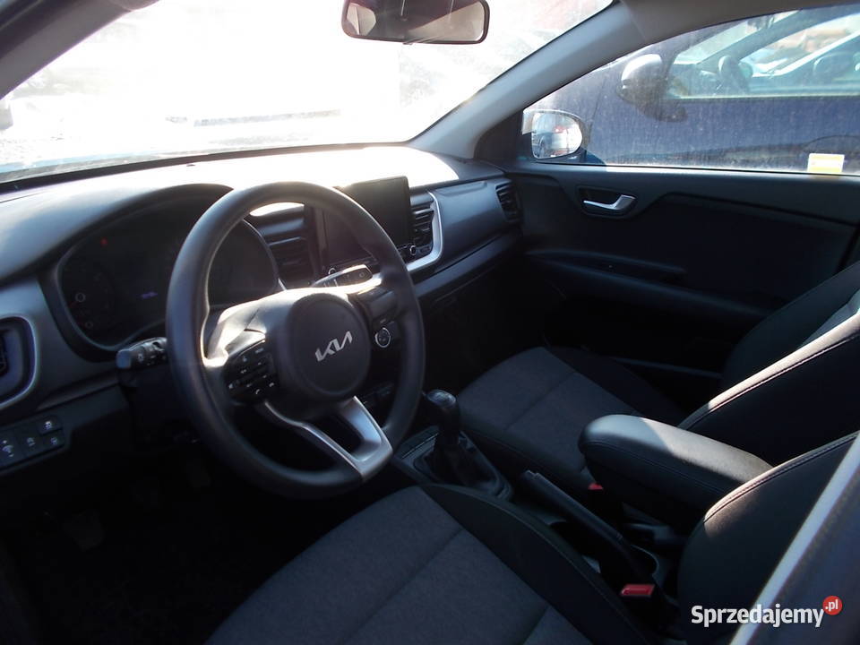 KIA STONIC 10 benzynasalon Polska 4/5 Dębica