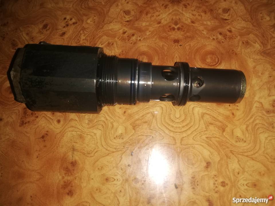 Zawór skrzyni Massey Ferguson 8210 8220 8240 Massey Ferguson Siemiatycze