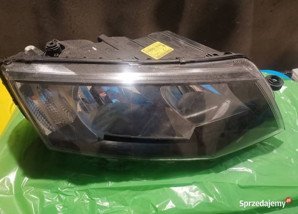 Skoda Octavia 3 lampa przód prawa 5E1941016 Dębica