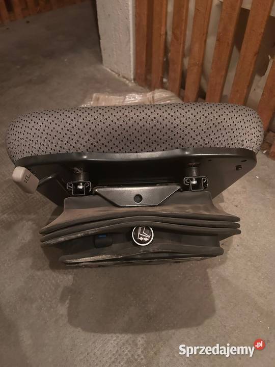 Siedzenie pneumatyczne do traktora