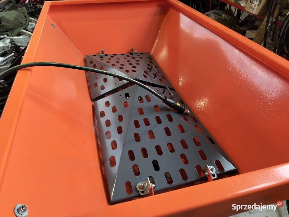 Rozsiewacz dwutalerzowy 600l Demarol