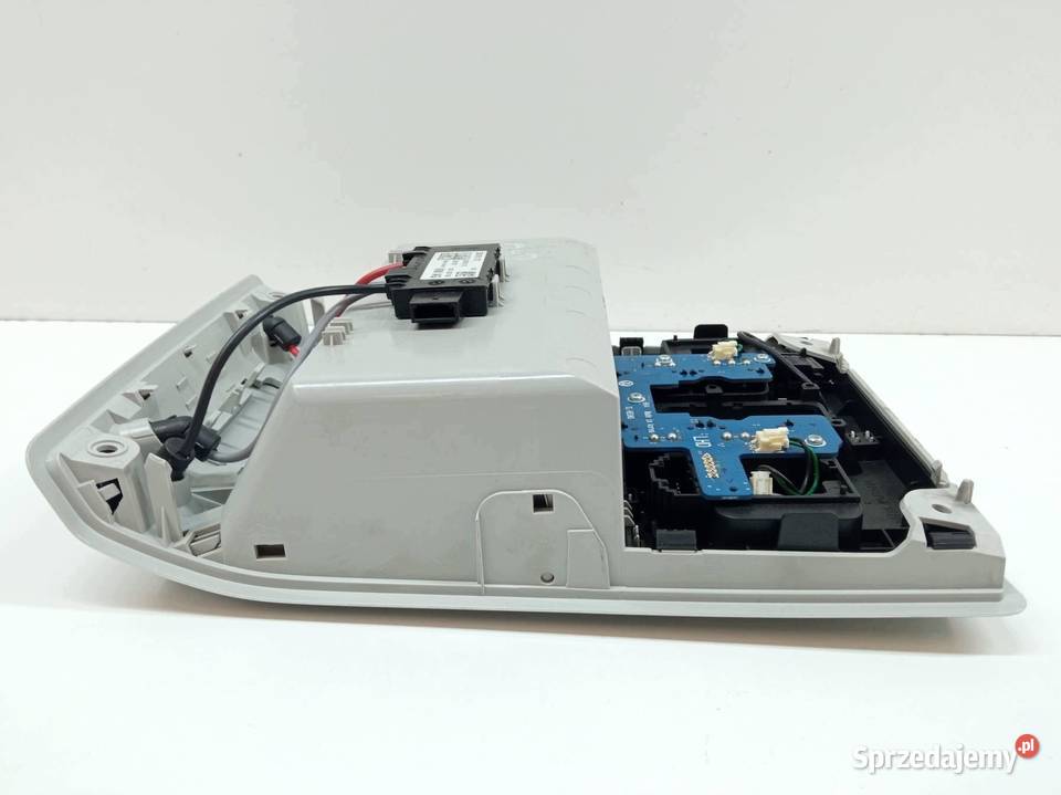 LAMPKA PODSUFITKI 3V0868837B Skoda Superb III sprzedam
