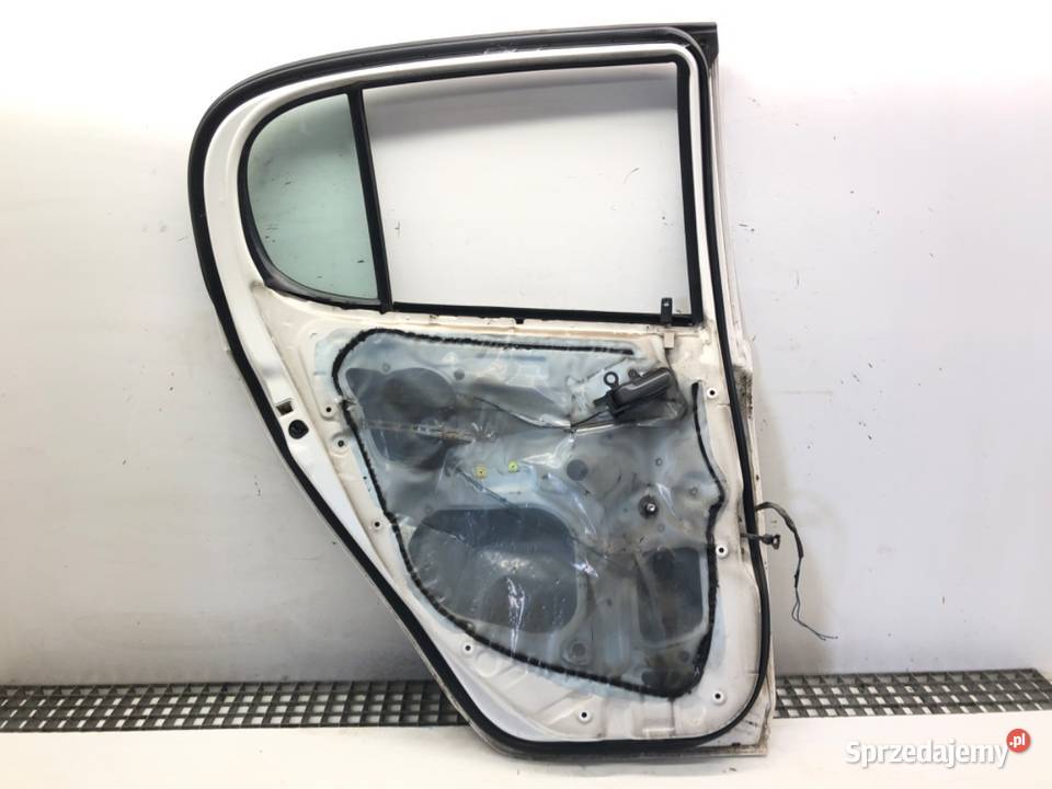 DRZWI LEWY TYŁ TOYOTA YARIS I Hatchback 9905