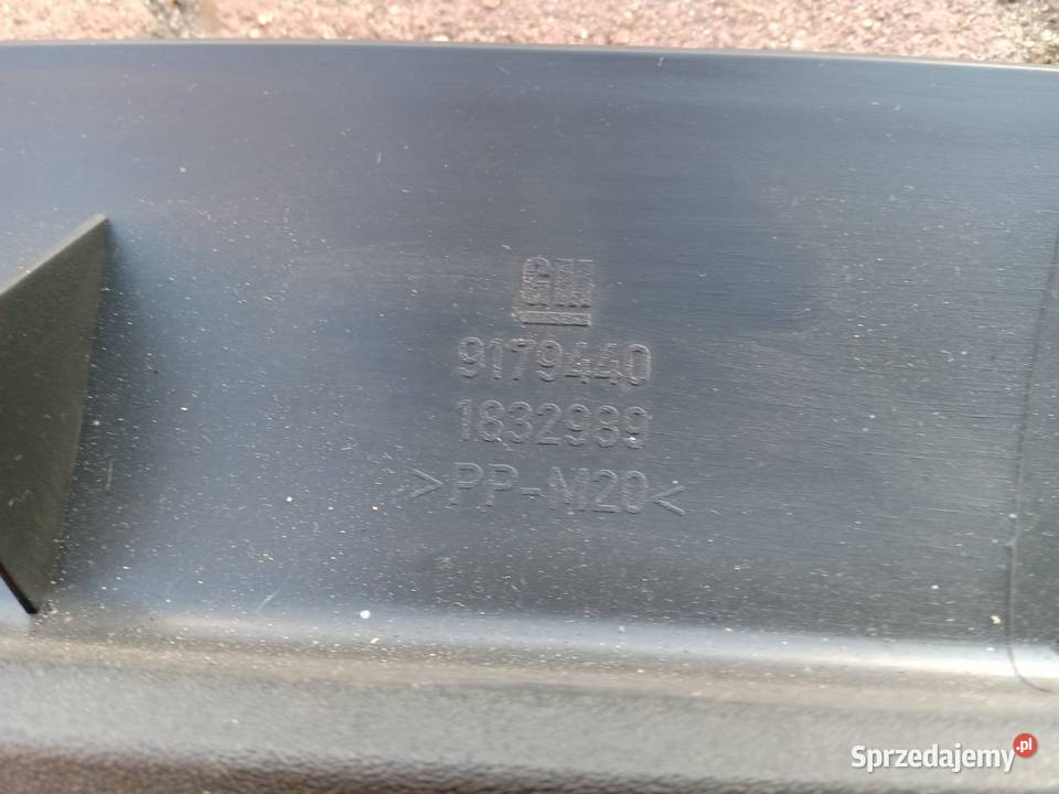 Plastik listwa tylnej klapy Vectra C HB 2005r Szadek