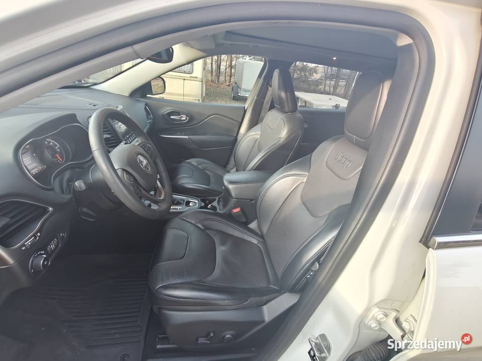 Jeep Cherokee 32 LPG panorama martwe pole kamera biały Sławno