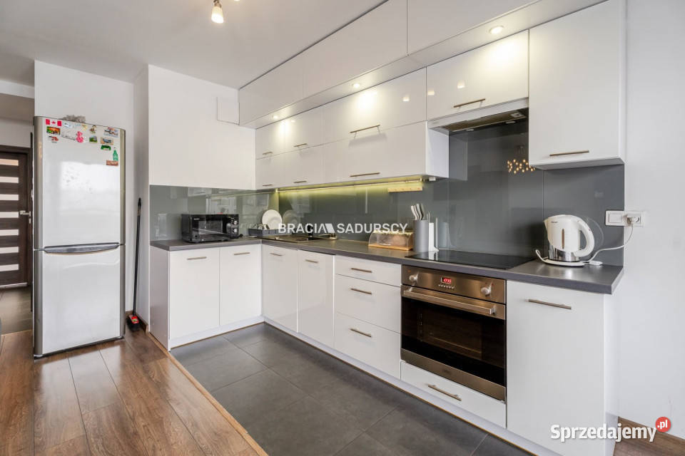 Sprzedaż mieszkania Kraków Macieja Dębskiego cegła