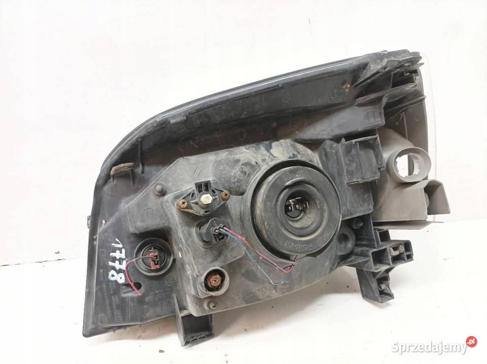 LAMPA PRZÓD PRAWA Nissan XTrail I 20012007 Rok produkcji 2004