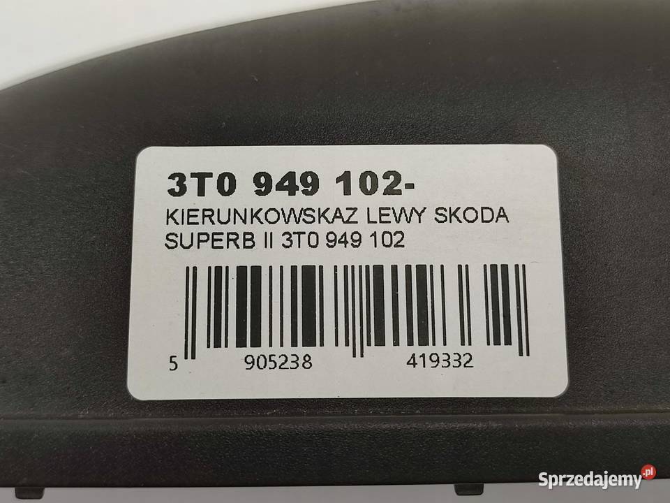 KIERUNKOWSKAZ PRAWY OBUDOWA SKODA SUPERB II 0815