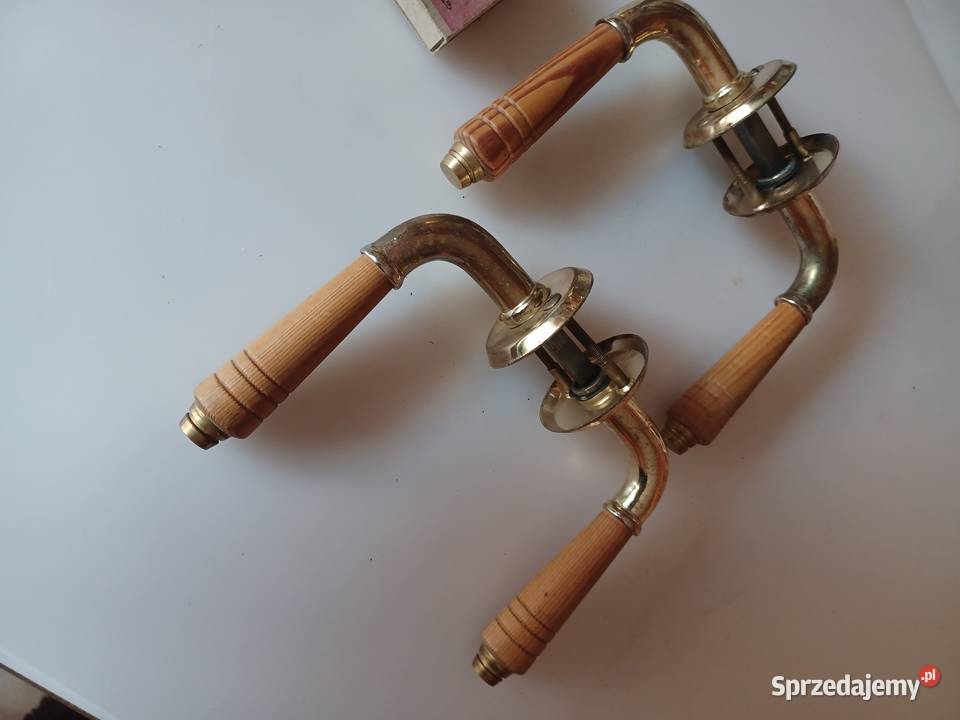 Dwa komplety klamek Mosiądz drewno