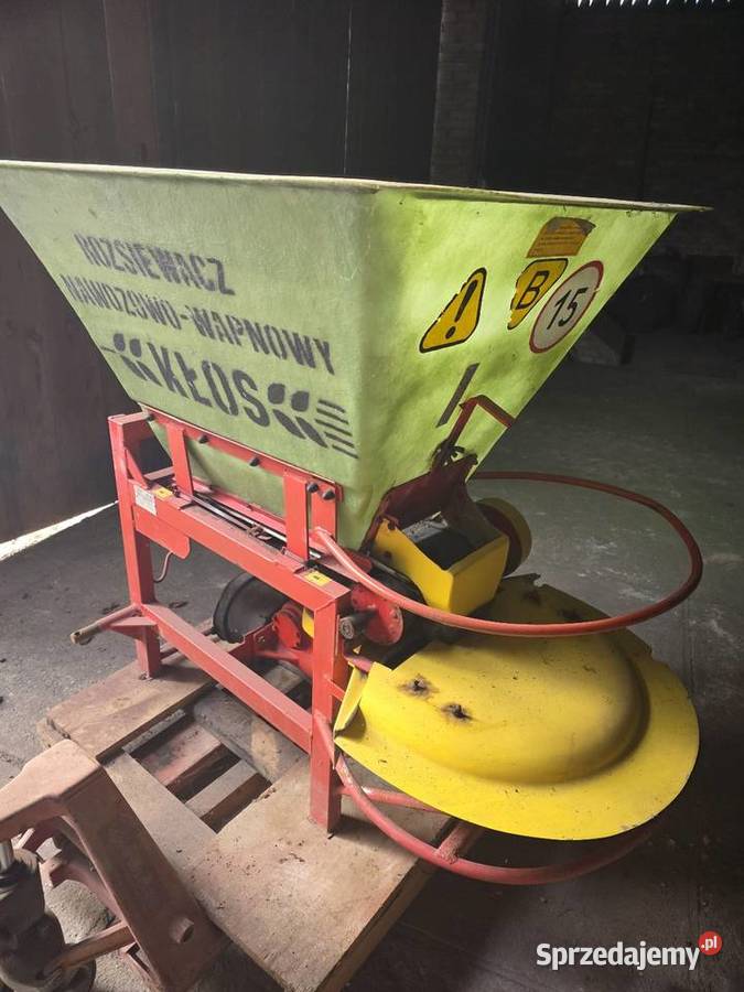 Rozsiewacz wapnowonawozowy KŁOS Nawożenie Okół