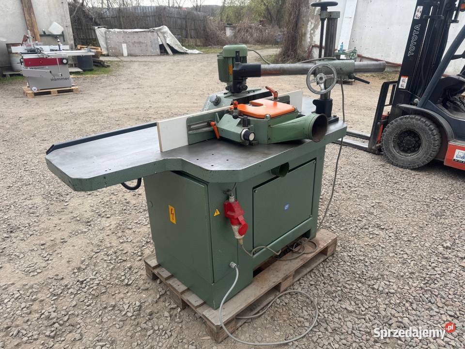 Frezarka dolnowrzecionowa BAUERLE z posuwem Kalwaria Zebrzydowska sprzedam