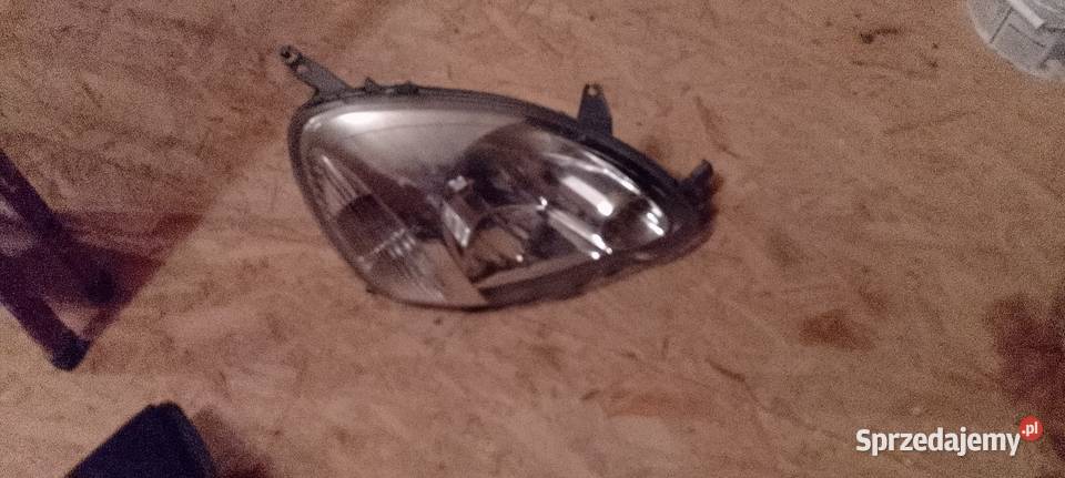 Lampa przednia Toyota Yaris 2004 Legnica
