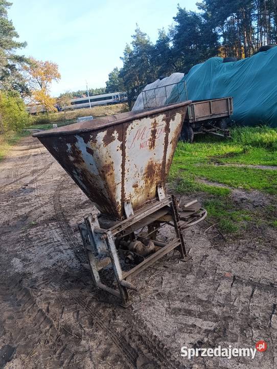 Sprzedam rozsiewacz motyl nieuszkodzony Pozostałe Rolnictwo