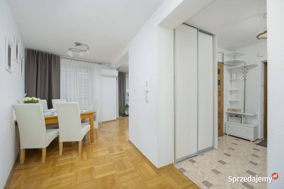 Sprzedam przestronne mieszkanie z klimatyzacją Rok budowy 2002