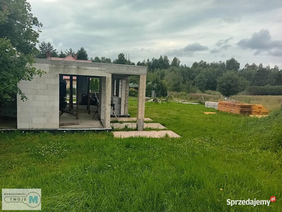 Sprzedam dom bliźniak Miedziana Góra 32442m2 siatka świętokrzyskie