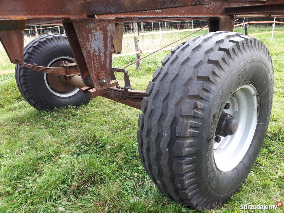 Przyczepa do balotów siana nieuszkodzony Skawina