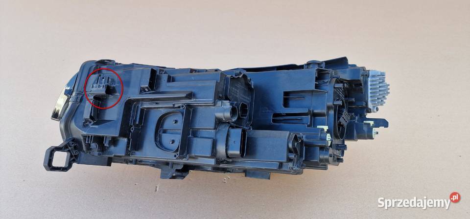 VW TIGUAN III REFLEKTOR LAMPA LED PRAWA Bieleń