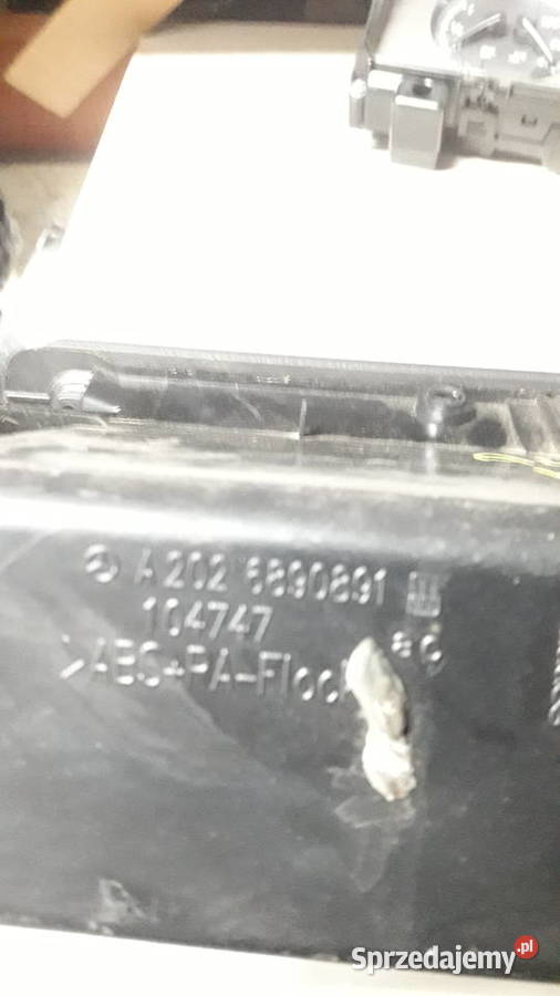 Mercedes W202 schowek w desce czarny osobowe