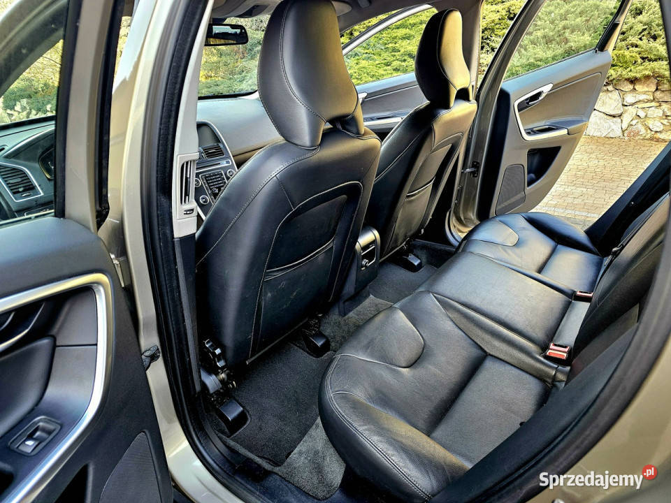 Volvo XC 60 20 D 5 cylindrów Skóry Navi Serwis I czujnik zmierzchu Zagnańsk sprzedam