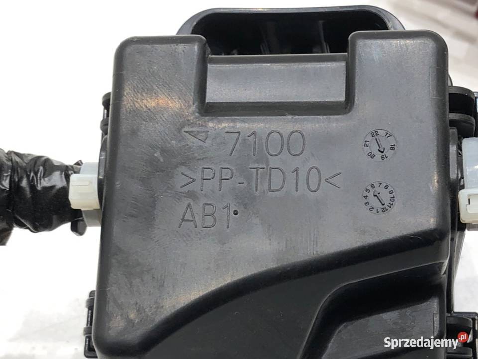 KLEMA PLUS TOYOTA COROLLA E21 828171AB10 20 184 podkarpackie