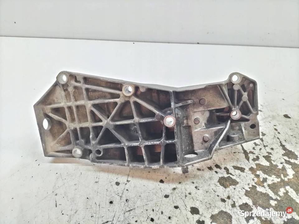 ŁAPA WSPORNIK ALTERNATORA 4U3Q19K341AE Rok produkcji 2005 Silniki i osprzęt