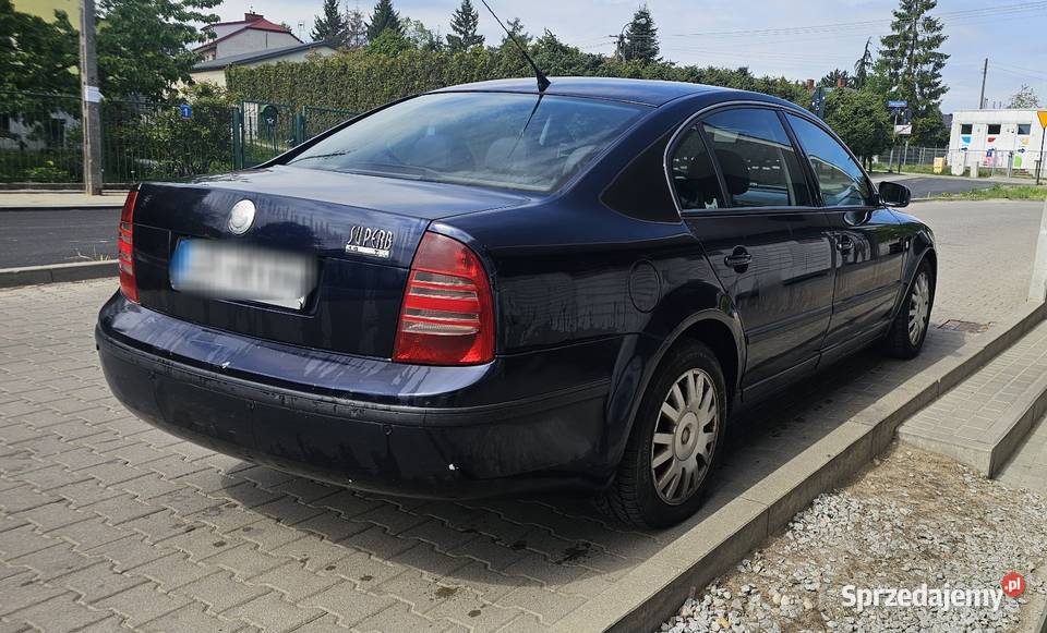 Superb 19 tdi granatowy