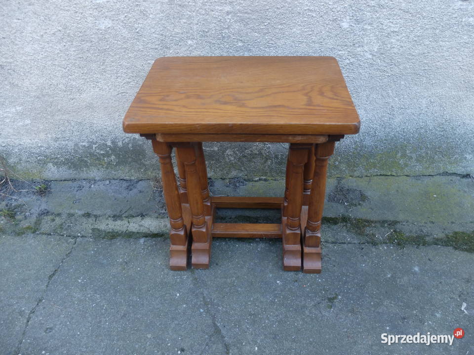 Dwa dębowe stoliki taborety jeden w drugi 777 Kościan