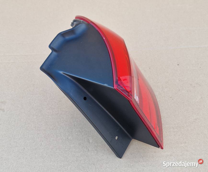 VW GOLF SPORTSVAN LAMPA PRAWA TYŁ TYLNA IDEALNA Bieleń