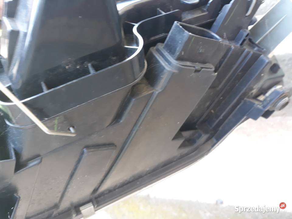 Opel Zafira A lampa prawa przód