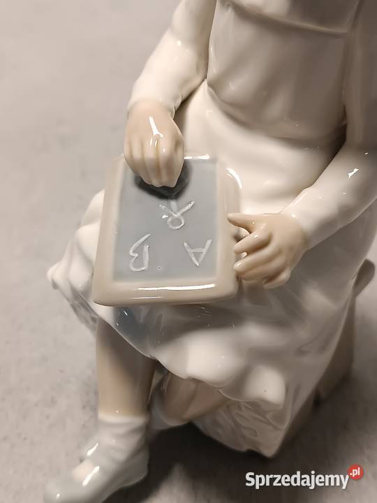 LLADRO seria NAO 117 Dziewczynka z tabliczką Gdańsk