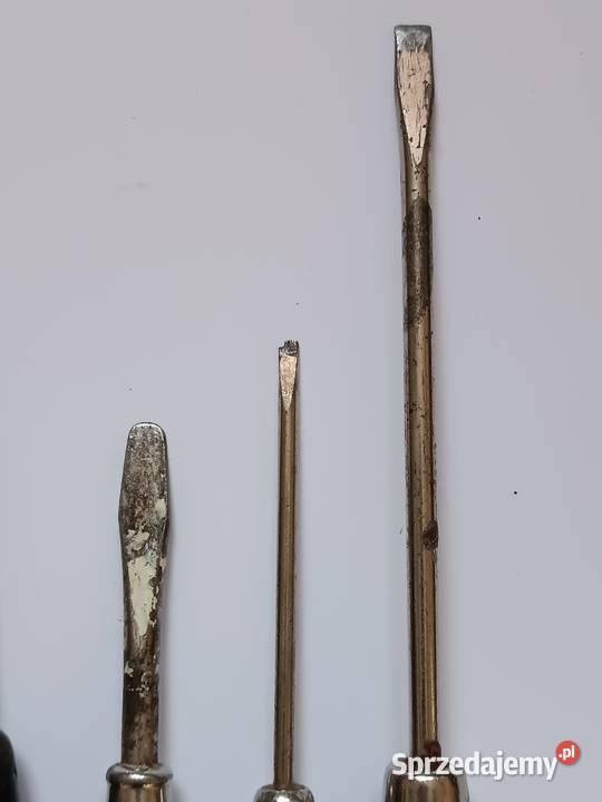 Zestaw starych śrubokrętów z drewnianą rączką sprzedam