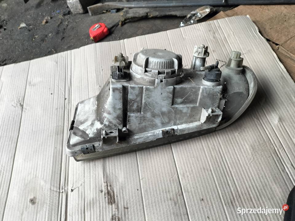 LAMPA PRZÓD PRZEDNIA PRAWA REFLEKTOR Skoda Kamień-Kolonia
