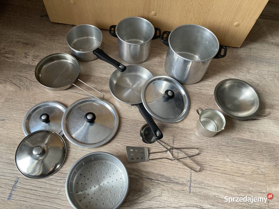 Naczynia metalowe do kuchni dzieci