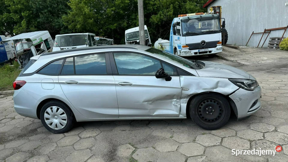 Opel Astra 10i 105 StartStop Busines K 20152021 garażowany Turek