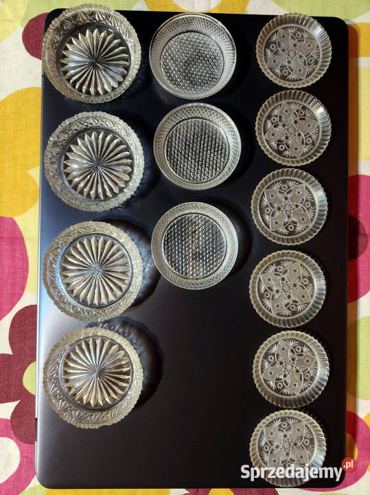 Szklane kryształowe i plastikowe podstawki pod Lublin