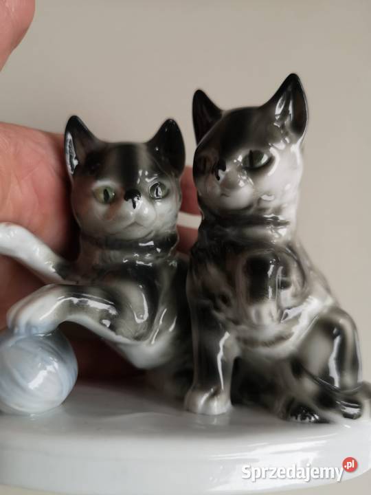 Figurka porcelanowa Bawiące się kotki Figurki sprzedam