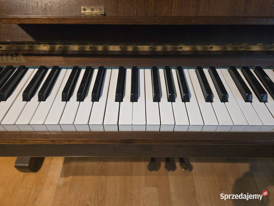 Pianino LEGNICA sprawne trzyma strój stan Kraków