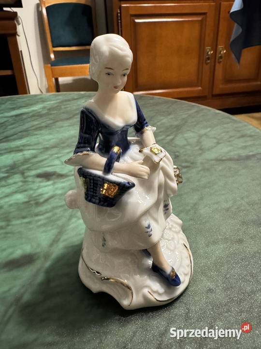 Figurka porcelanowa z czasów PRL lata 80 te dama śląskie