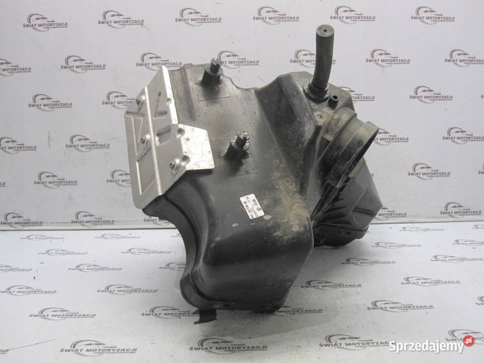 AUDI A4 B8 11r obudowa filtra powietrza osobowe Obudowy filtrów