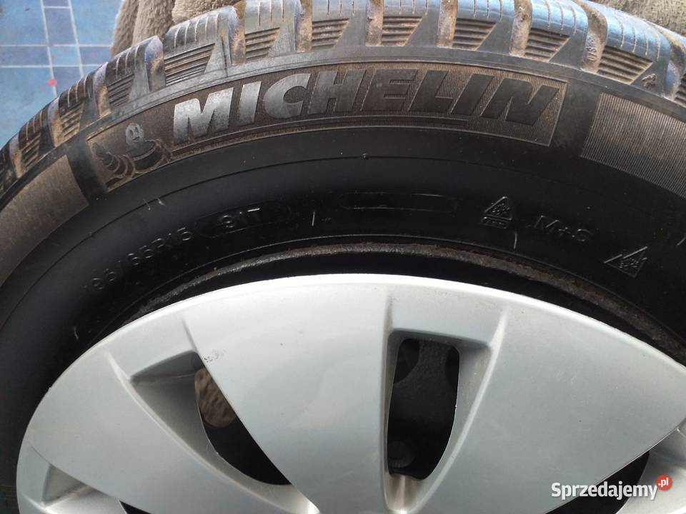 Zimowe Michelin 1956515 z felgami i kołpakami warmińsko-mazurskie Elbląg sprzedam
